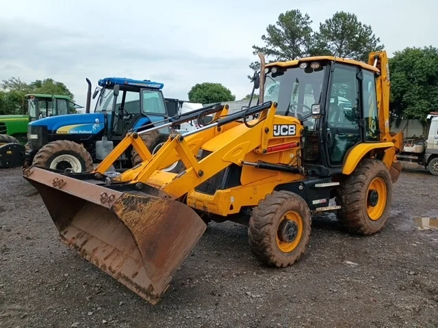 JCB 3CX RETRO ESCAVADEIRA ANO 2011